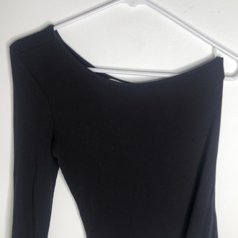 Relaxed Ribbed One Sleeve Top - Picture 4 of 4